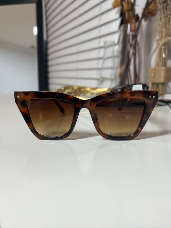 Accessories - Tortoiseshell sunglasses with brown lenses